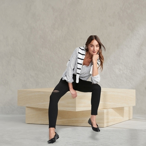 6 Petite • Old Navy • High-Waisted Rockstar Super-Skinny Distressed Jeans - Picture 2 of 5